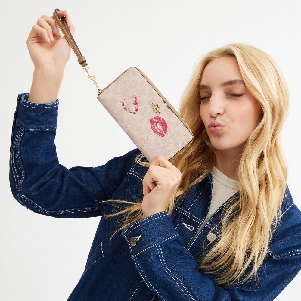 COACH NWT Long Zip Around Wallet In Signature Canvas With Lips Print